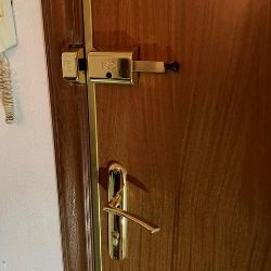 Cerrojos de Seguridad para Puertas Blindadas